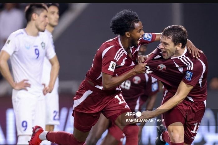 Para pemain timnas Qatar merayakan gol ke gawang Uzbekistan pada laga Kualifikasi Piala Dunia 2026 (14/11/2024).