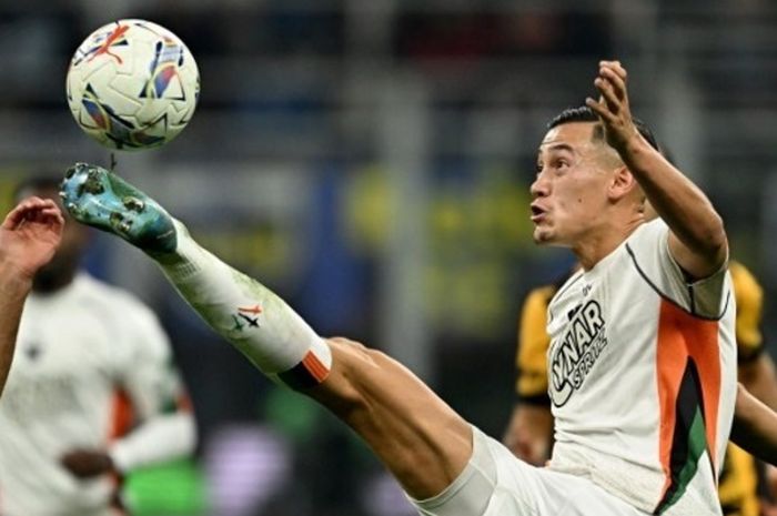 Bek Timnas Indonesia, Jay Idzes, mendapatkan angka rapor paling buruk saat Venezia dibantai Bologna 0-3 pada pekan ke-14 Liga Italia, Sabtu (30/11/2024) di Renato Dall'Ara. 