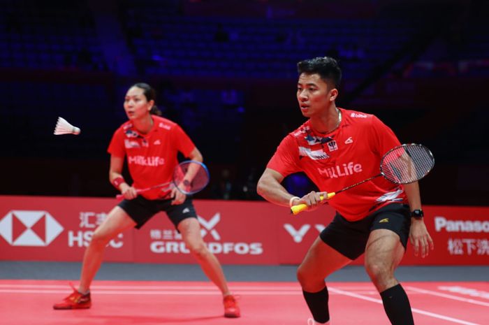 Ganda campuran Indonesia, Gloria Emanuelle Widjaja dan Dejan Ferdinansyah, pada pertandingan pertama BWF World Tour Finals 2024 di Hangzhou, China, 11 Desember 2024.