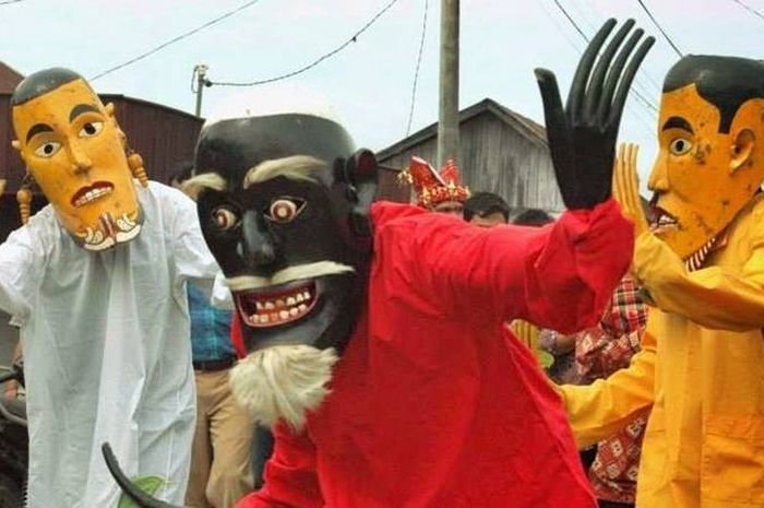 Tari Gundala-gundala, Tarian Pemanggil Hujan - Bobo.Grid.ID