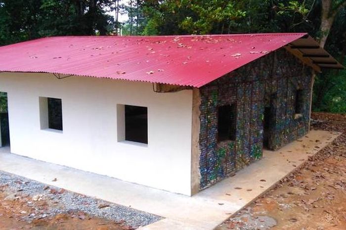 Desa Botol Plastik di Panama Bobo