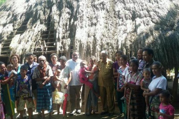 Unik! Rumah Adat Ini Bisa Menampung 13 Keluarga Bobo