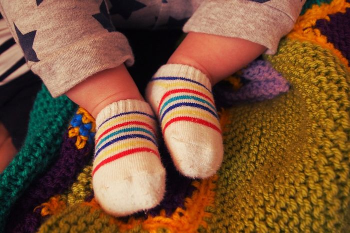 3 Penyakit Ini Bisa Sembuh dengan Pakai Kaus Kaki Basah Saat Tidur Bobo