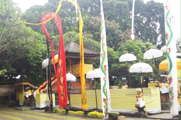 Mengenal Makna Tedung Warnawarni yang Terdapat di Pura Bobo Mengenal Makna Tedung Warnawarni yang Terdapat di Pura Bobo
