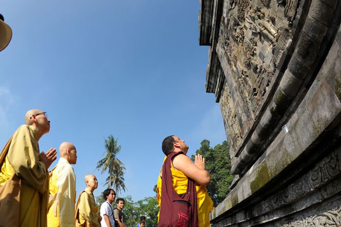 Peninggalan Sejarah Bercorak Buddha - Semua Halaman - Bobo 