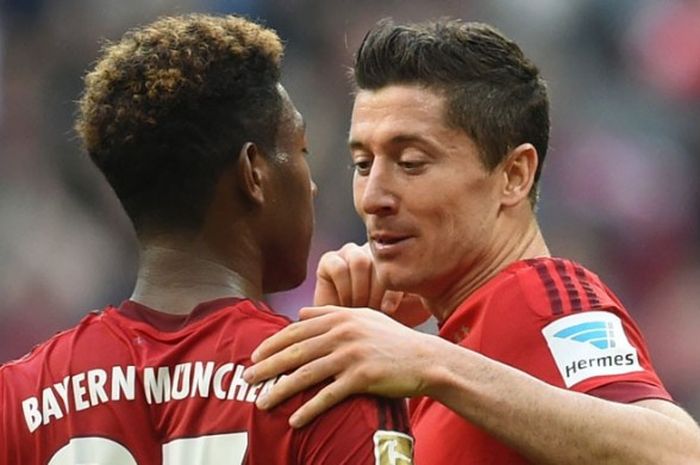 Robert Lewandowski sumbang satu gol saat Bayern menang 4-0 atas Stuttgart, Sabtu (7/11/2015).