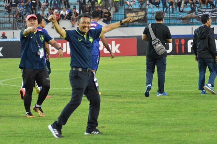 Pelatih PSIS Semarang, Jafir Sastra, seusai PSIS menang 4-2 atas Perseru Serui, di Stadion Moch Soebroto, Minggu (23/9/2018).