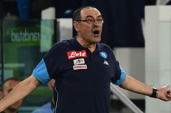 Ekspresi pelatih Napoli, Maurizio Sarri, dalam laga Liga Italia kontra Juventus di Stadion Allianz, Turin pada 22 April 2018.