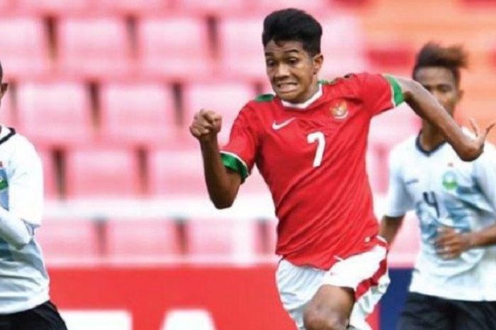 Amanar Abdillah (tengah) mencetak gol kemenangan 1-0 Timnas U-16 Indonesia atas Thailand di Stadion 