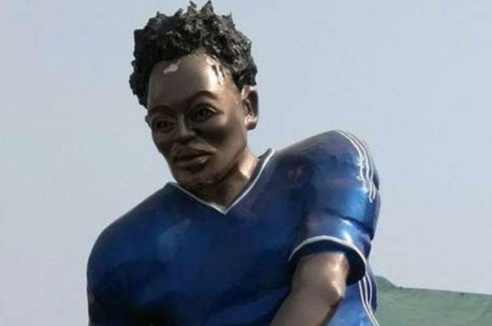 Patung pemain Persib Bandung, Michael Essien, di Accra, Ghana.