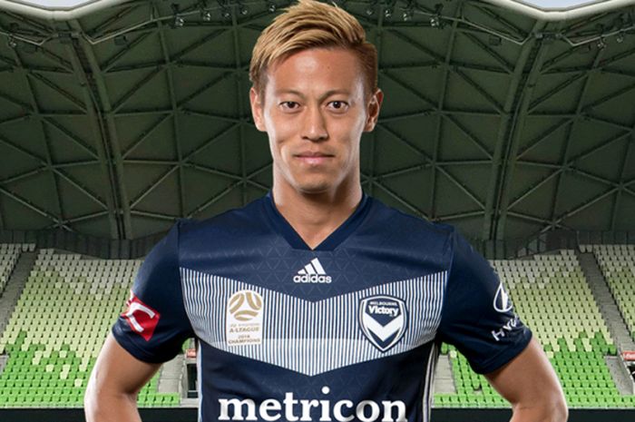 Pemain asal Jepang, Keisuke Honda dengan seragam barunya dari klub Liga Australia, Melbourne Victory. 