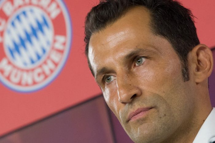 Direktur Olahraga Bayern Muenchen yang baru, Hasan Salihamidzic, saat diperkenalkan oleh pihak klub di Muenchen, jerman, pada Senin (31/7/2017).