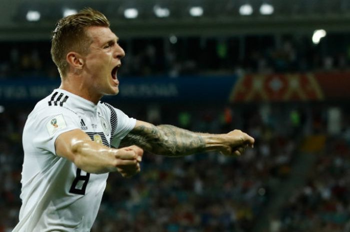 Selebrasi pemain Jerman, Toni Kroos, seusai menjebol gawang Swedia dalam penyisihan grup Piala Dunia 2018 di Olimpiyskiy Stadion Fisht, Sabtu (23/6/2018).