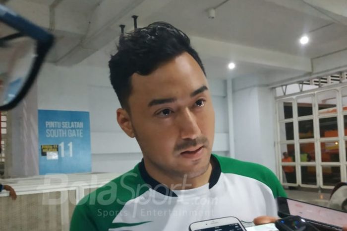 Pemain PSMS Medan, Shohei Matsunaga, menjawab pertanyaan wartawan setelah laga kontra PS Tira, di Stadion Pakansari, Kabupaten Bogor, Rabu (5/12/2018).