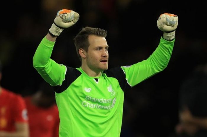 Selebrasi Simon Mignolet dalam laga Premier League antara Watford kontra Liverpool di Vicarage Road, 1 Mei 2017. 