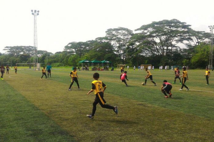 Suasana final Singa Cup 2017 antara Imran Soccer Academy mengahdapi Shahzan Junior di The Cage Sports Park, Turf City, Singapura, Kamis (9/11/2017)