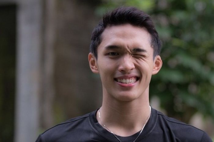  Pemain tunggal putra Indonesia, Jonatan Christie, berpose di pelatnas bulu tangkis Cipayung, Jakarta, Rabu (13/4/2016). 