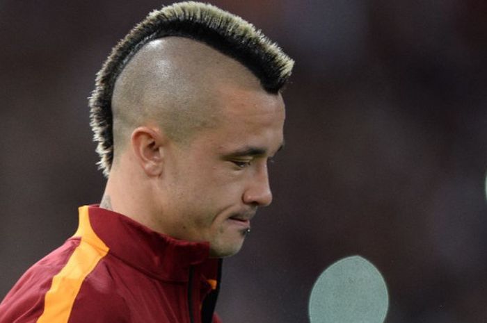 Gelandang AS Roma, Radja Nainggolan, saat memperkuat tim pada laga Liga Champions kontra FC Bayern pada 21 Oktober 2014.