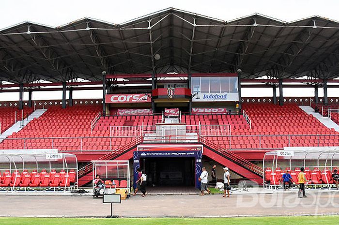 Pemandangan tribun Stadion Kapten I Wayan Dipta pasca renovasi.