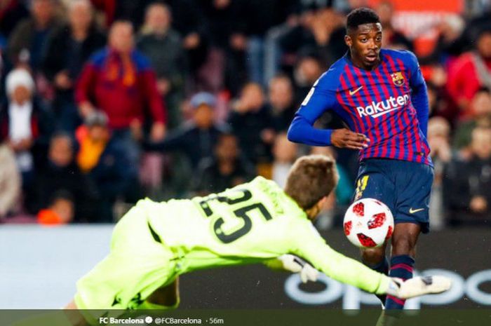 Penyerang Barcelona, Ousmane Dembele, mencetak gol dalam laga kedua babak 16 besar Copa del Rey melawan Levante di Stadion Camp Nou pada 17 Januari 2019.