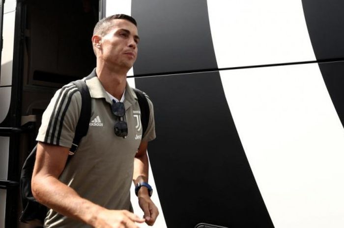  Cristiano Ronaldo saat tiba di Villar Perosa menjelang duel persahabatan antara Juventus A dan Juventus B, 12 Agustus 2018. 