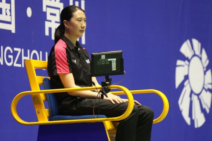 Mantan pebulu tangkis tunggal putri China, Lu Lan, bertugas sebagai wasit pada China Open, September lalu.