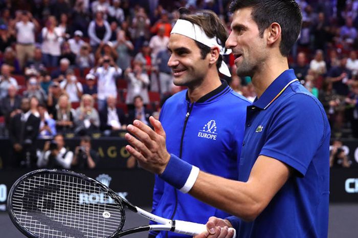 Novak Djokovic (depan) berpasangan dengan Roger Federer di Laver Cup 2018 pada Jumat (21/9/2018) di Chicago, Amerika Serikat.