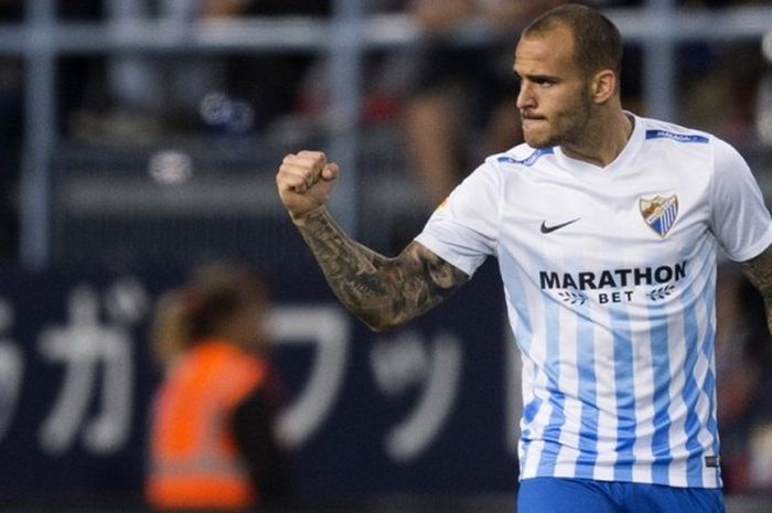 Ekspresi striker Malaga, Sandro Ramirez, saat merayakan gol yang ia cetak ke gawang Sevilla dalam pertandingan La Liga 2016-2017 di Estadio La Rosaleda, Malaga, Spanyol, pada 1 Mei 2017.