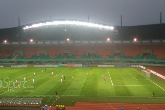 Suasana pertandingan antara timnas U-23 Uzbekistan vs timnas U-23 Bangladesh di Stadion Pakansari, Kabupaten Bogor, Selasa (14/8/2018).