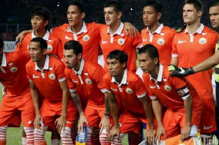 Alan Aciar (tiga dari kiri atas) di skuat Persija Jakarta pada Liga Super Indonesia musim 2015