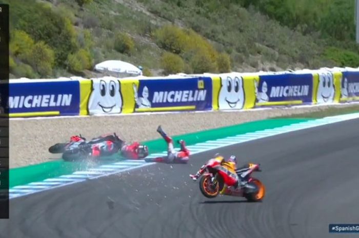 Kecelakaan yang melibatkan Dani Pedrosa, Jorge Lorenzo, dan Andrea Dovizioso di MotoGP Spanyol 2018 di Sirkuit Jerez Angel Nieto, Minggu (6/5/2018).
