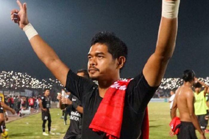 Selebrasi striker Persija, Bambang Pamungkas, setelah lawan Bali United di Stadion I Wayan Dipta, 15 September 2017.
