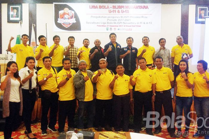 Peserta Sosialisasi Regulasi Liga BOLA-BLiSPI Nusantara di salah satu hotel di Pekanbaru, Rabu (27/12/2017).