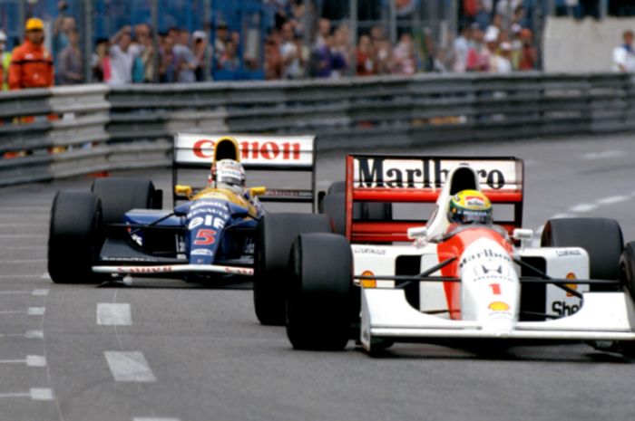 Aksi Aryton Senna (depan) saat berlaga di GP Monaco pada formula 1 musim 1992