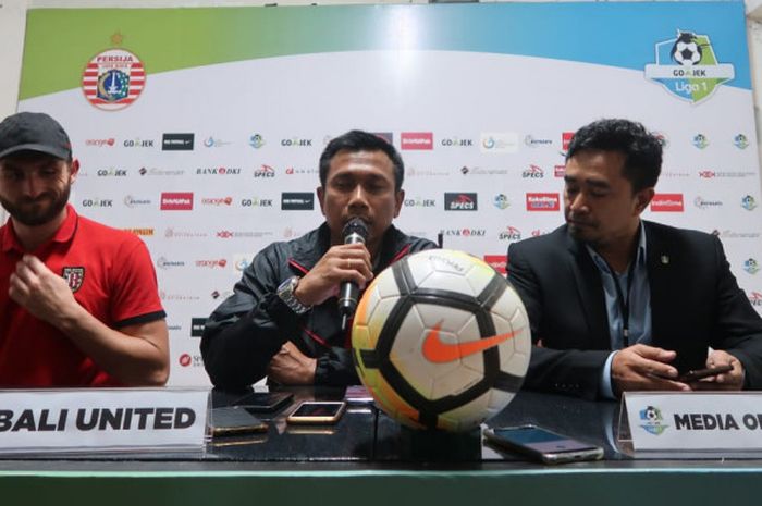 Ilija Spasojevic (Kiri) dan Pelatih Bali United, Widodo Cahyono Putro (Kanan) di Konferensi Pers Usai Bertanding Melawan Persija Jakarta di Stadion Sultan Agung, Bantul, Selasa (17/7/2018)