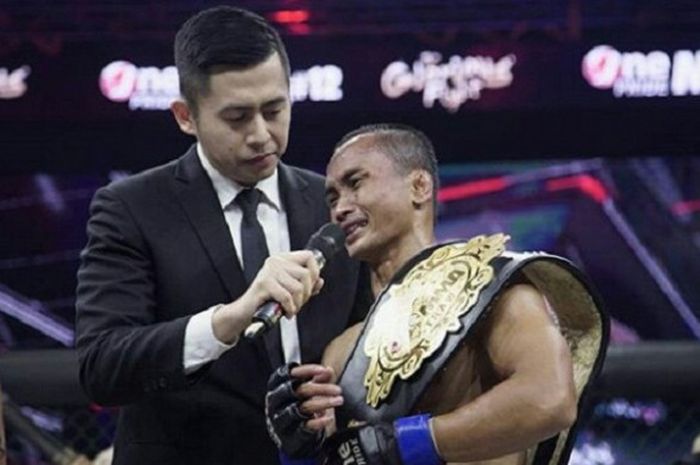 Petarung One Pride MMA Indonesia, Gunawan, berhasil merebut gelar juara kelas straw putra dari Brando Mamana, pada laga yang digelar Sabtu (9/9/2017) malam.