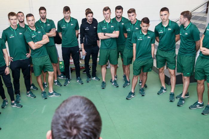  Egy Maulana Vikri dan skuat Lechia Gdansk saat melakoni latihan mental untuk melatih konsenstrasi pada Sabtu (8/9/2018) 