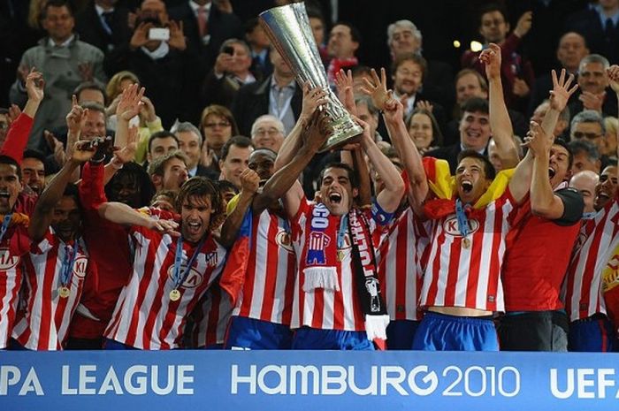 Selebrasi Atletico Madrid dalam seremoni juara Liga Europa, 12 Mei 2010.