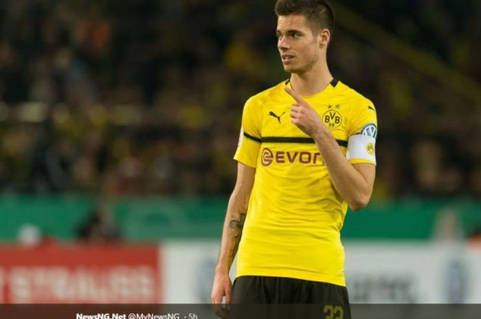 Gelandang Borussia Dortmund, Julian Weigl.