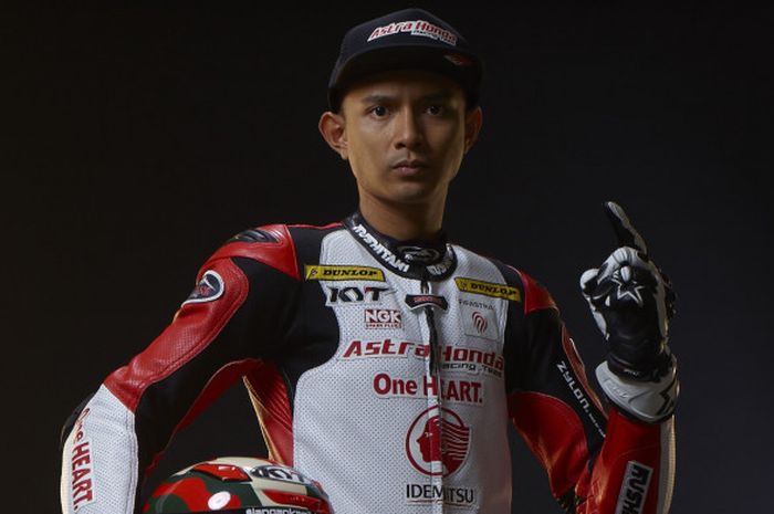 Pebalap Astra Honda Racing Team, Dimas Ekky Pratama, tampil dalam ajang Moto2 di Sirkuit Sepang, Malaysia.