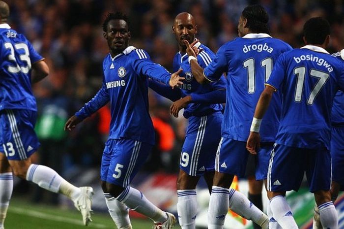 Selebrasi Michael Essien bareng rekan setim usai membobol gawang Barcelona di semifinal Liga Champions, 6 Mei 2009.