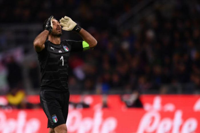 Kiper dan kapten tim nasional Italia, Gianluigi Buffon, pada pertandingan leg kedua babak play-off Piala Dunia 2018 di Stadion Giuseppe Meazza, Selasa (14/11/2017) dini hari WIB.