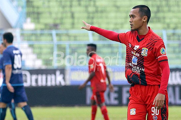 Aksi penyerang Persiba Balikpapan, Sunarto, saat melawan Arema FC dalam laga pekan ke-20 Liga 1 di Stadion Kanjuruhan Kabupaten Malang, Jawa Timur, Jumat (18/08/2017) sore.