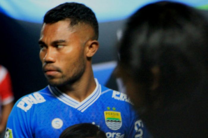 Bek Persib Bandung, Ardi Idrus saat melawan Persela Lamongan di Stadion Gelora Bandung Lautan Api, Senin (16/7/2018).