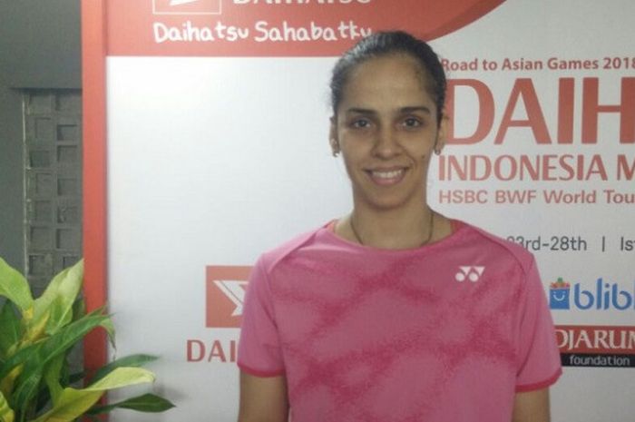 Pebulu tangkis tunggal putri India, Saina Nehwal, berpose seusai menjalani final Indonesia Masters 2