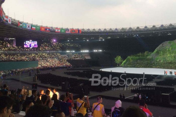 Suasana Stadion Utama Gelora Bung Karno jelang upacara pembukaan Asian Games 2018, Sabtu (18/8/2018). 