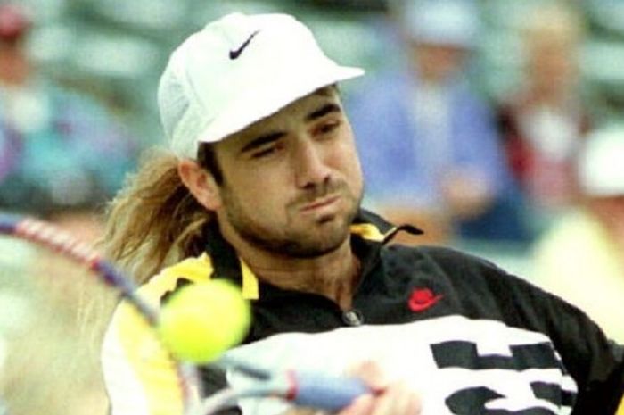 Andre Agassi saat tampil di Australia pada Maret 1993. 