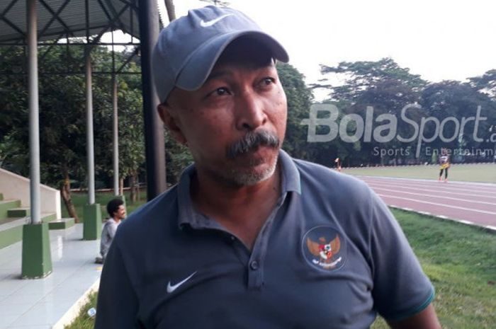 Pelatih timnas U-16 Indonesia, Fakhri Husaini, di Lapangan Atang Soetrisna, Cijantung, Jakarta Timur, Kamis (10/5/2018)