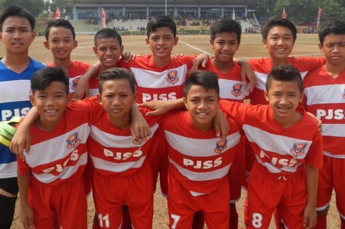 Kesebelasan Pelita Jaya Soccer School U-13 di Liga BOLA U-13 2015/2016.