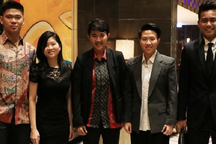 Dari kiri ke kanan, Praveen Jordan, Debby Susanto, Vita Marissa, Liliyana Natsir, dan Tontowi Ahmad, berpose dalam acara gala dinner final superseries 2016 di Hotel Armani, Dubai, Senin (12/12/2016).
